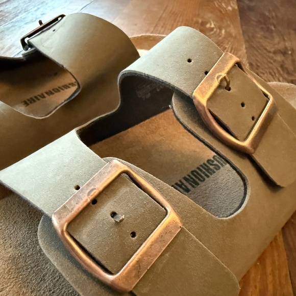 Cushionaire Lane Cork Footbed Sandal - Brown | size 7M - Picture 3 of 7